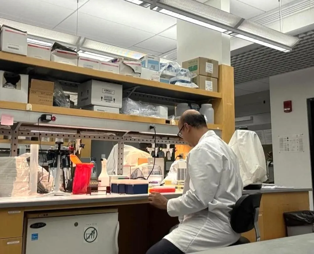 O Dr. Rodrigo Martins é orientado por profissionais pesquisadores com influências mundiais, como o Dr. Jamil Shibli e o Dr. David Wu - Foto: Arquivo Pessoal