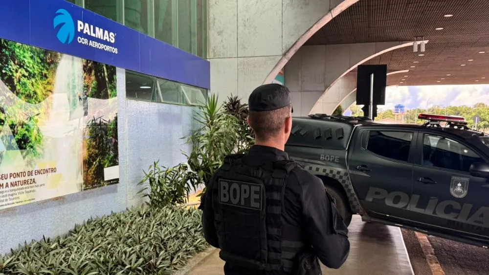 A equipe do esquadrão antibombas do BOPE foi acionada e realiza os procedimentos técnicos para averiguação do objeto suspeito - Foto: Allessandro Ferreira / Agência Tocantins