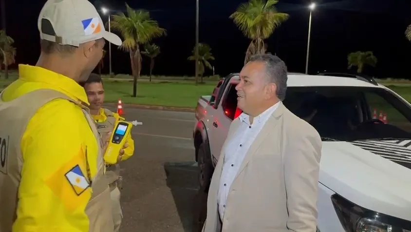 A caminhonete estava sendo conduzida por um pastor que se apresentou como servidor do gabinete da vereadora Débora Guedes – Foto: Allessandro Ferreira / Agência Tocantins