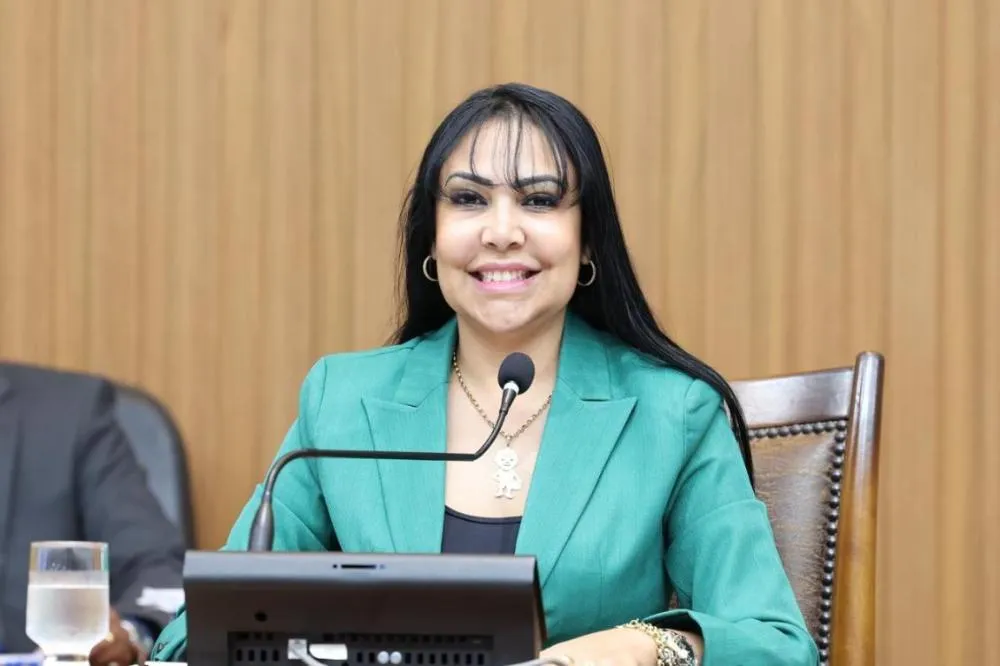 Deputada Janad apresenta Votos de Aplausos a soldado da PM por atuação heroica em incêndio em Palmas