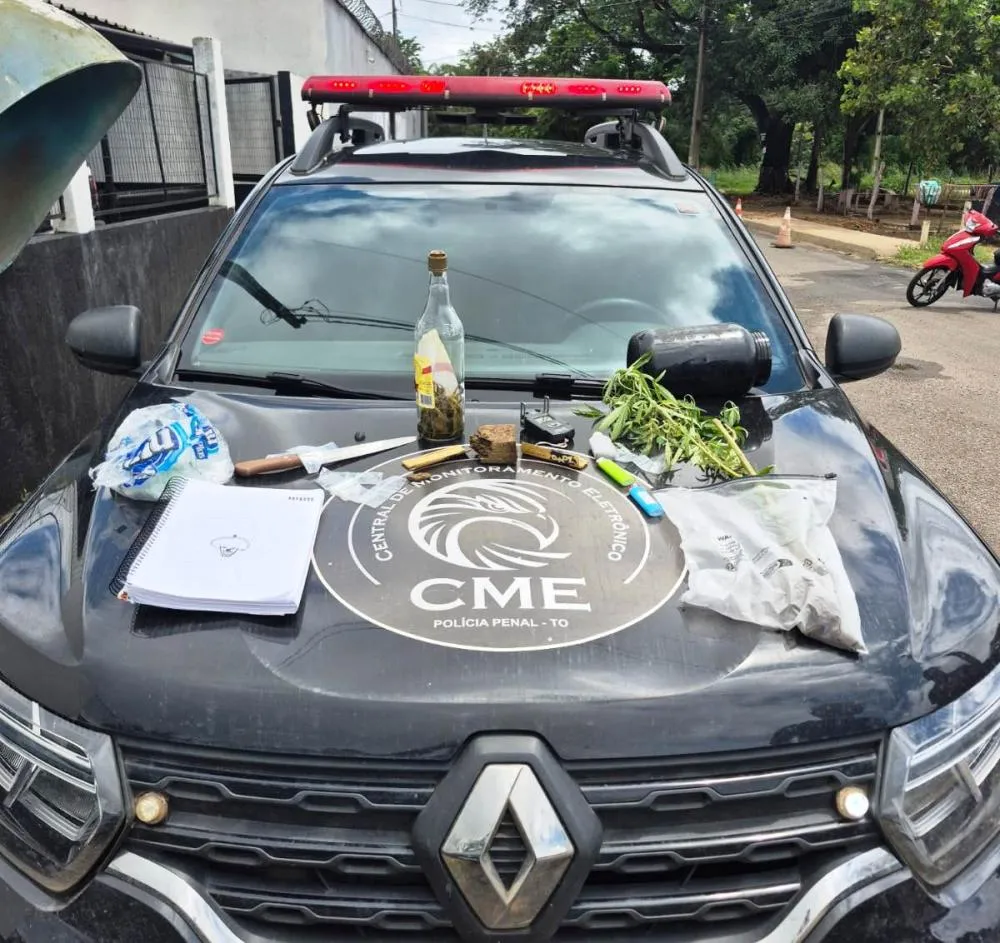 Foram encontradas porções da droga, papelotes já fracionados, uma balança de precisão - Foto: Allessandro Ferreira / Agência Tocantins