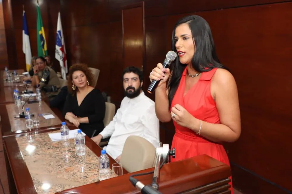 Primeira-dama Karynne Sotero destaca projeto contra violência durante evento em Palmas