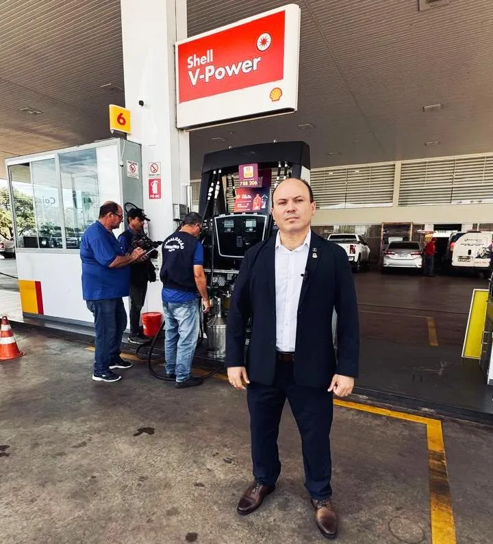 Equipe técnica da Agência de Metrologia realiza operação de verificação periódica em bombas de combustível em postos do Tocantins - Foto: Brenda Ramos/Governo do Tocantins