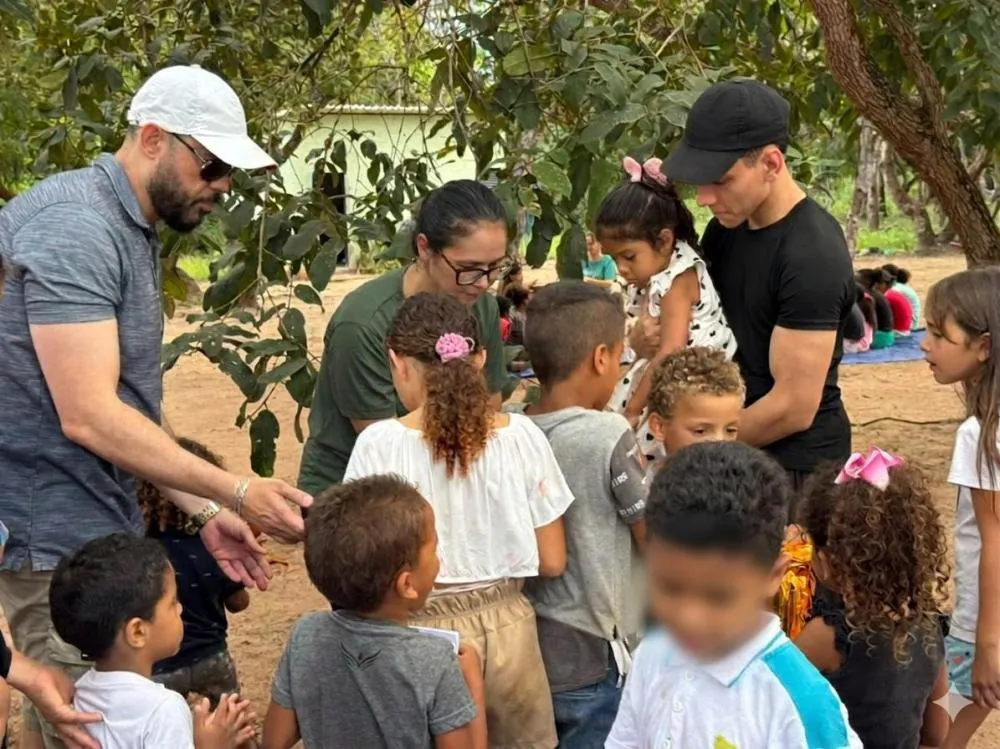 Delegados promovem ação solidária e distribuem ovos de Páscoa para crianças em comunidade de Palmas