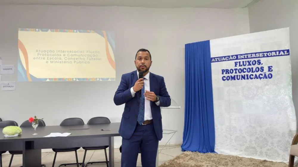 MPTO orienta rede de proteção sobre combate à evasão escolar em encontro regional em Guaraí