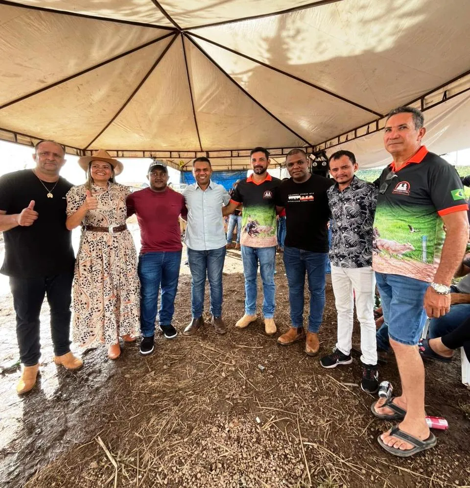 Deputado Moisemar Marinho prestigia vaquejada em Novo Acordo