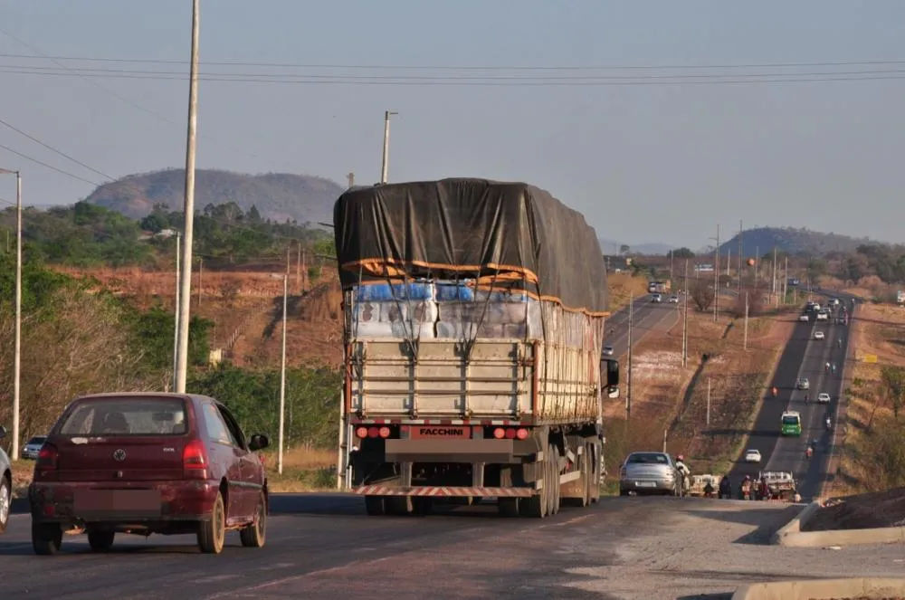 Cada veículo é projetado com peças e componentes específicos que suportam determinado peso, que ao ter seu limite ultrapassado compromete a segurança do condutor - Foto: Félix Carneiro/Governo do Tocantins