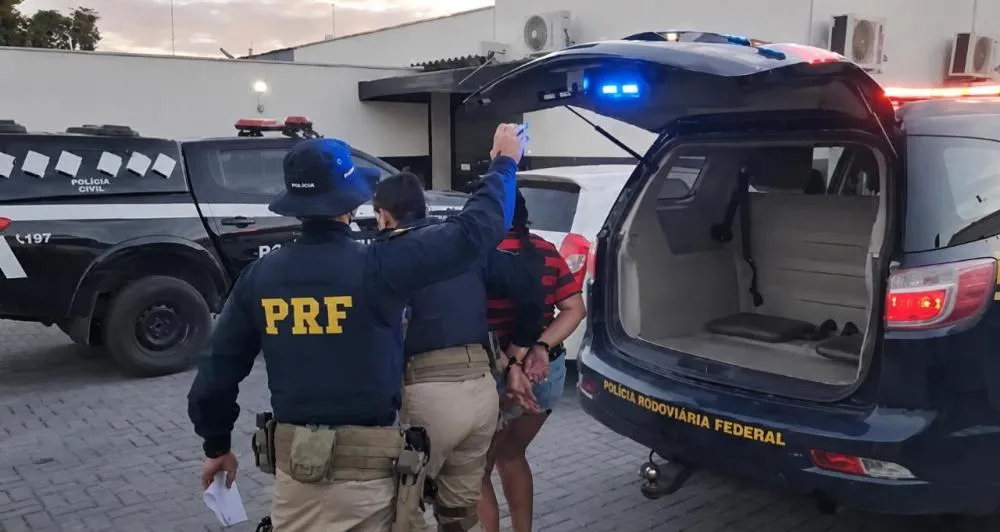 PRF prende mulher investigada por organização criminosa na BR-153, em Araguaína - Foto: Reprodução / Agência Tocantins