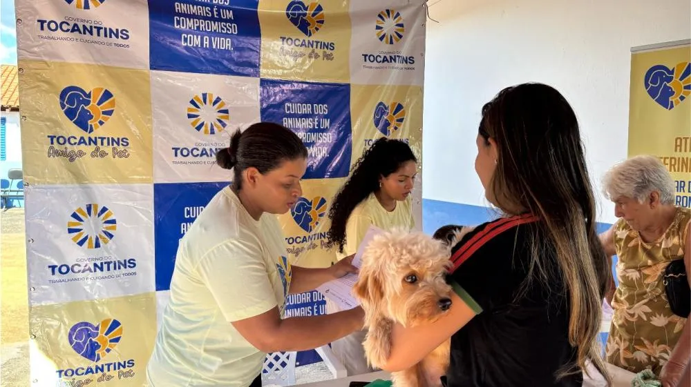 Tutores recebem atendimento veterinário gratuito para seus pets em Araguatins - Foto: Jorge Toledo / Divulgação 