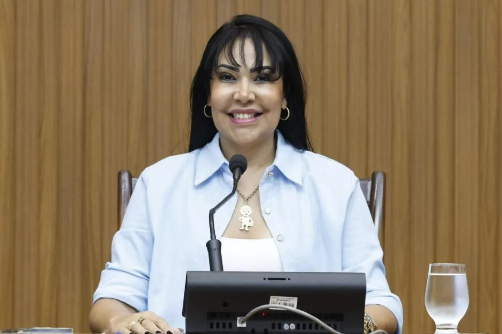 Deputada Professora Janad Valcari durante sessão na ALETO – Foto: Divulgação / Assessoria 