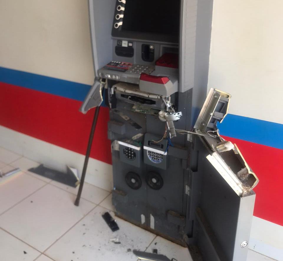 Com a explosão o caixa eletrônico ficou destruído em Rio Sono — Foto: Divulgação/SSP