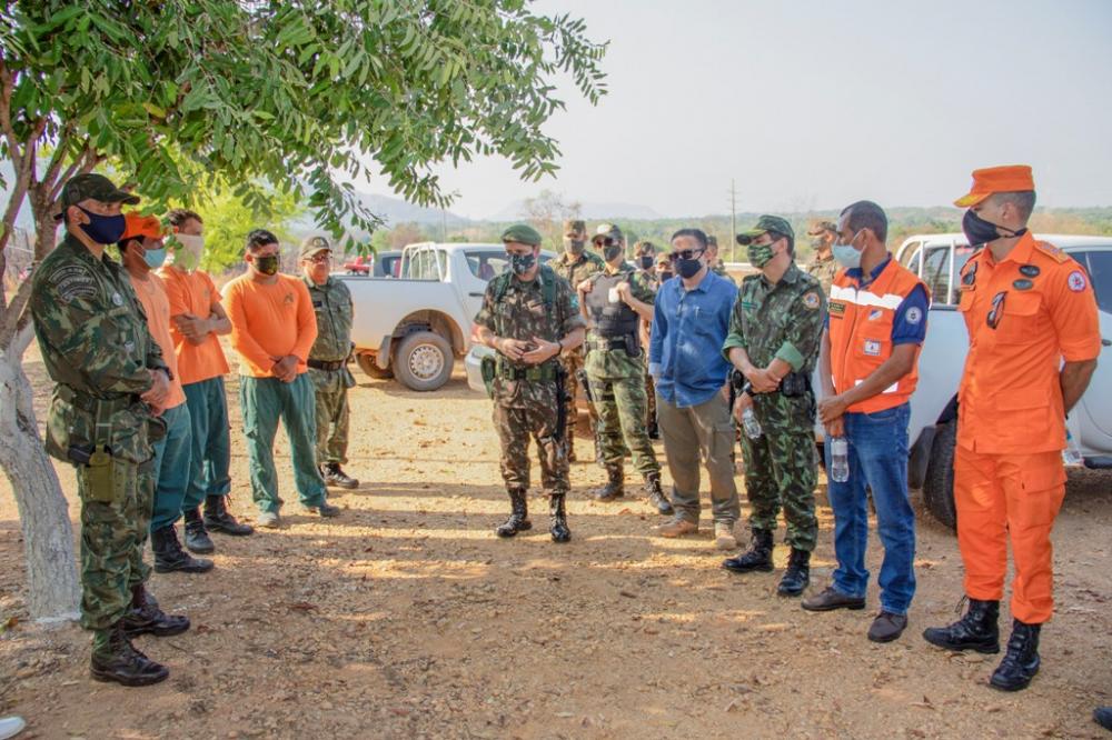 Operação Integrada usa helicóptero do Exército Brasileiro nas ações de monitoramento dos incêndios florestais no Tocantins - Foto: Luiz Henrique Machado/Governo do Tocantins