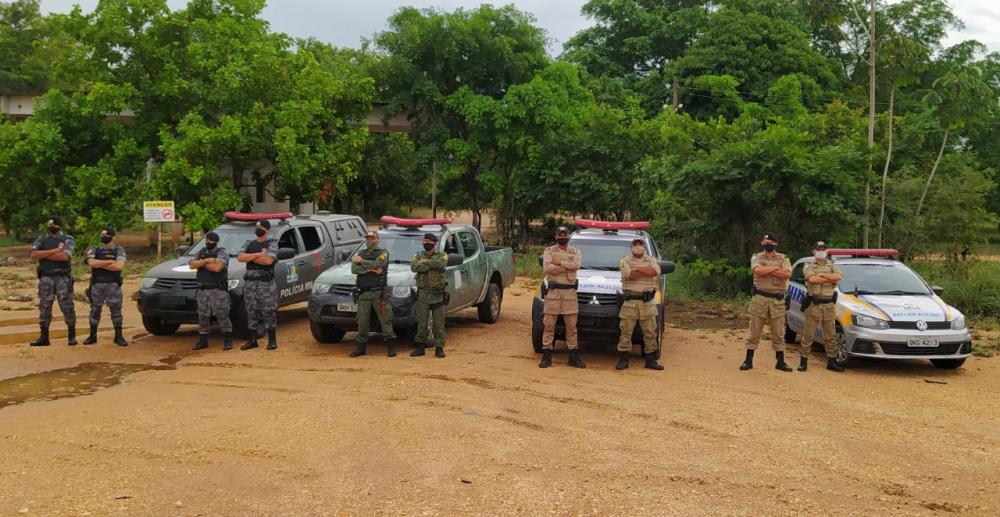 Equipes da PM durante operação na Pharmakon - Foto: Divulgação/PMTO