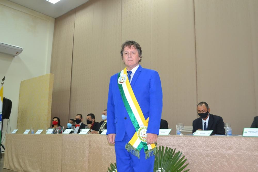 Dr. Kasarin é empossado no cargo de prefeito de Colinas do Tocantins – Foto: Alessandro Ferreira / Agência Tocantins