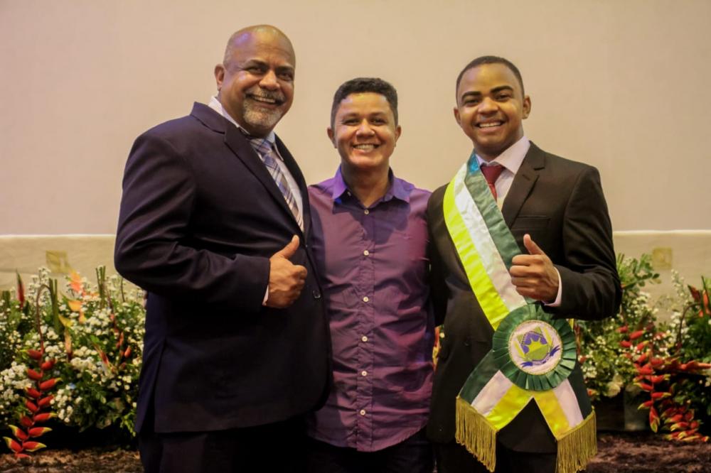 Israel Nunes vice-prefeito - Elias Valadares secretário de infraestrutura e Heno Rodrigues prefeito empossado – Foto: Divulgação 