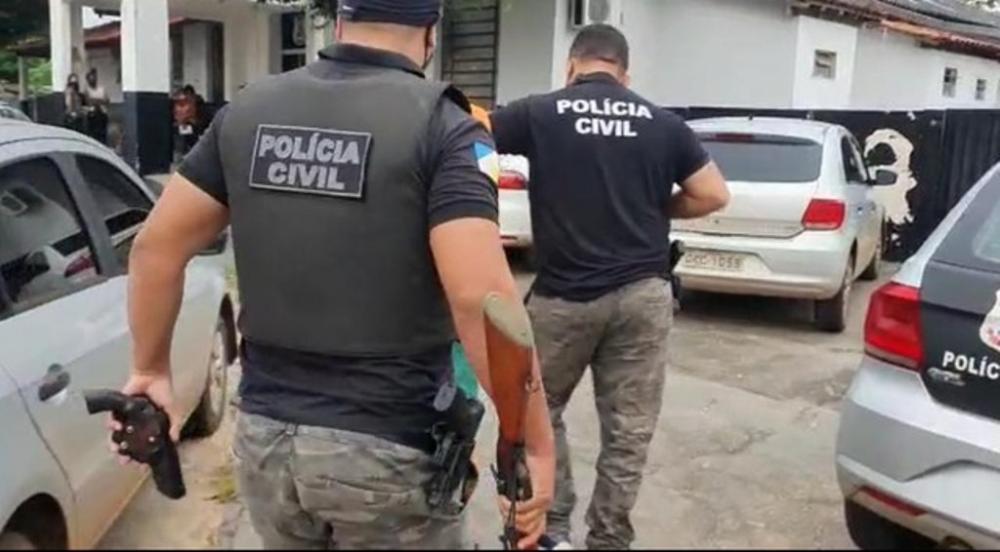 O idoso teria rendido as irmãs com um revólver — Foto: Divulgação/Polícia Civil