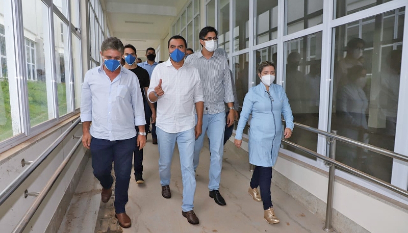 Governador Wanderlei Barbosa anunciou a implantação de mais dez leitos exclusivos para Covid-19 no Hospital Regional de Gurupi ainda esta semana – Foto: Esequias Araújo/Governo do Tocantins