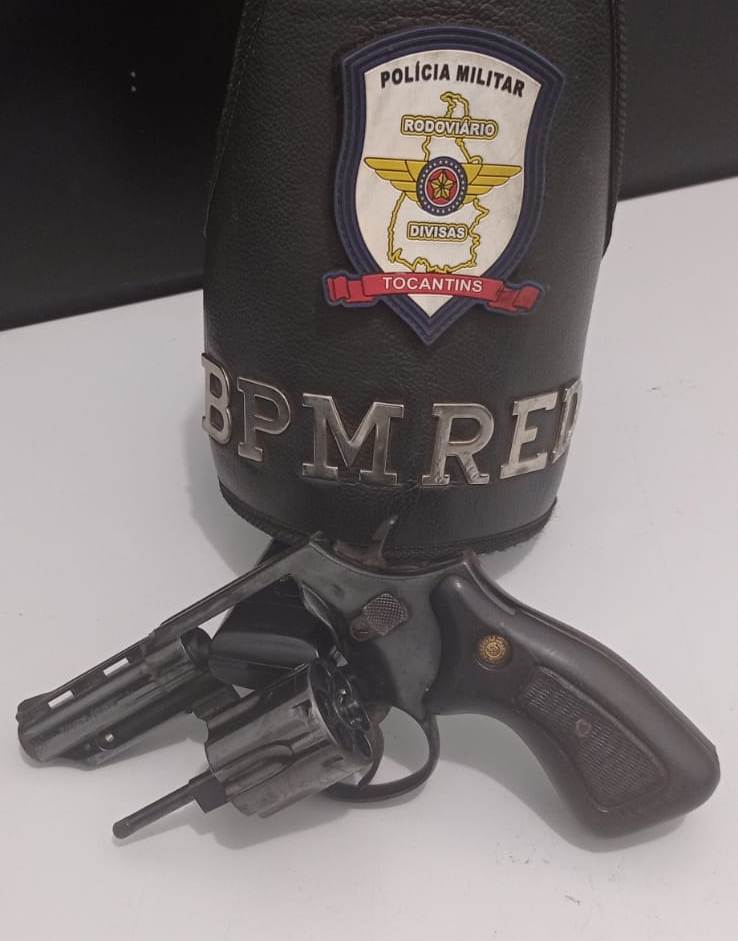 Arma de fogo apreendida pelos militares durante abordagem da rodovia TO-050 – Foto: Divulgação / BPMRED