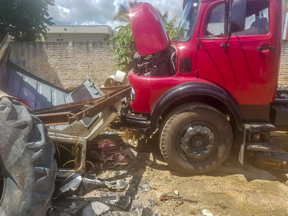 Homem morre após ser prensado por caminhão durante trabalho em oficina mecânica de Gurupi - Foto: Divulgação / Corpo de Bombeiros 