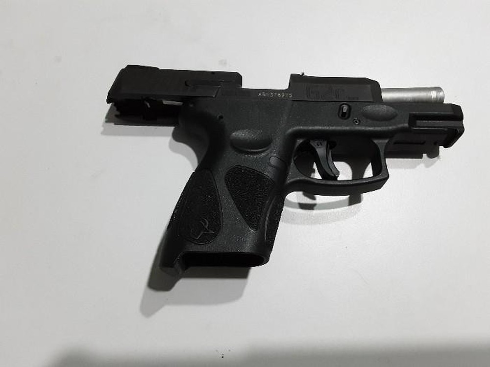 Arma foi apreendida com suspeito em Colinas do Tocantins — Foto: Divulgação/Polícia Militar