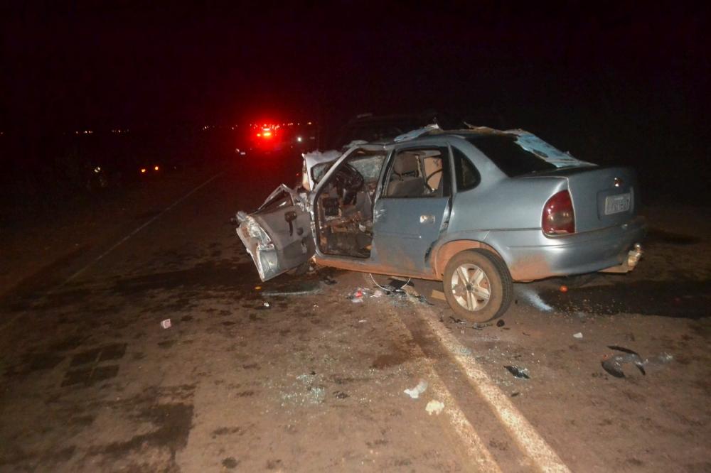 Os dois veículos bateram de frente após uma tentativa de ultrapassagem em local proibido realizada pelo motorista da caminhonete – Foto: Edson Gilmar / Agência Tocantins