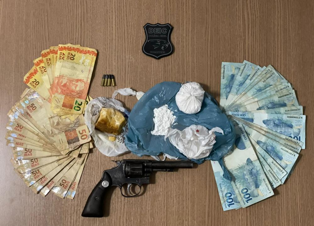Arma de fogo, drogas e dinheiro apreendidos pela Polícia Civil em Gurupi – Foto: Divulgação / 8ª DEIC 