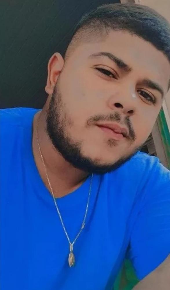Jovem foi morto a facadas na porta de casa em Guaraí — Foto: Reprodução/Instagram