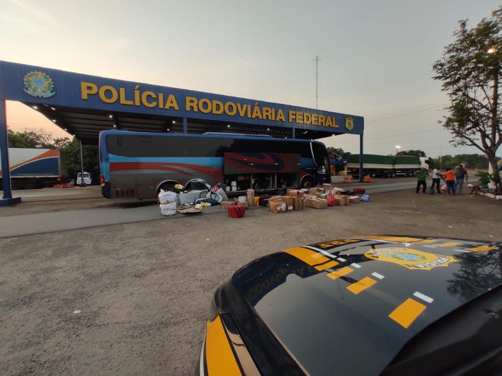 O responsável pelos produtos não se encontrava no ônibus, pois despachou a mercadoria contratando o serviço de frete para o transporte de São Paulo/SP à Caxias/MA – Foto: Divulgação / SRPRF.