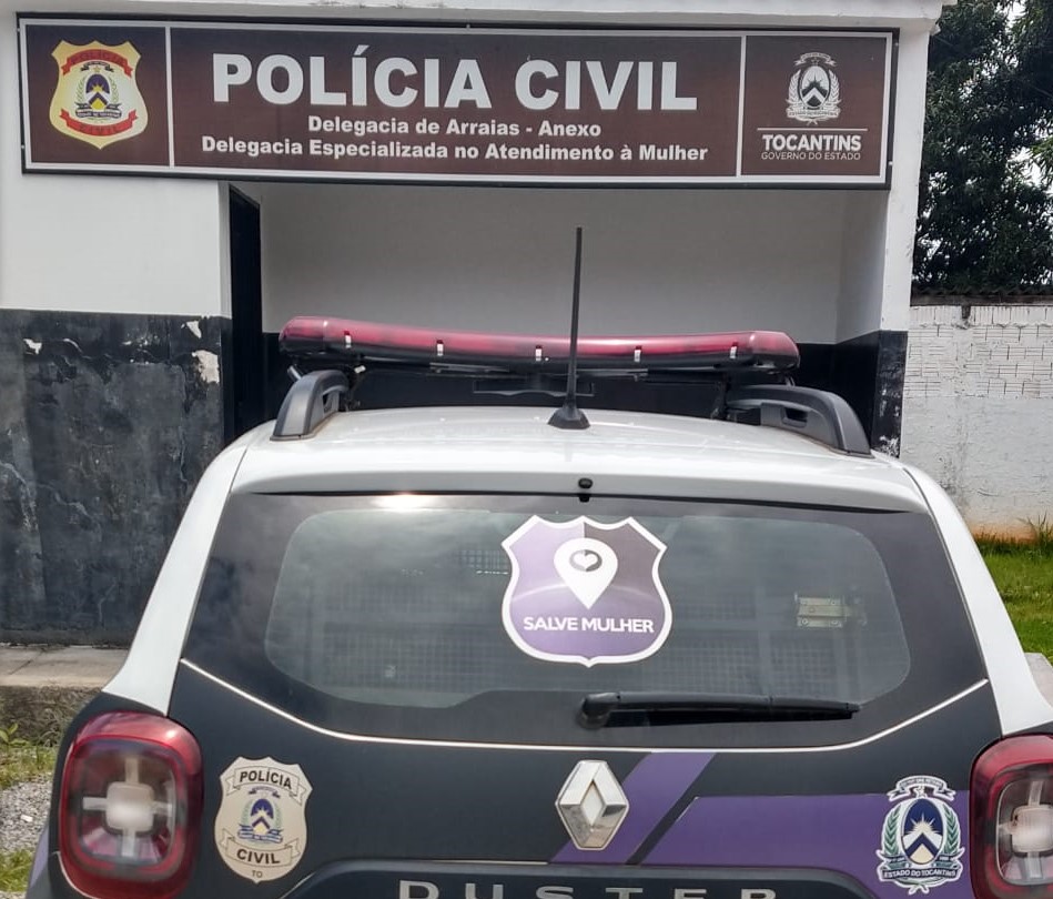 Foto: DICOM/SSP-TOApós ser formalmente interrogada na Delegacia foi dada voz de prisão para a mulher acusada de tráfico de drogas e corrupção de menores - Foto: Divulgação/PC-TO