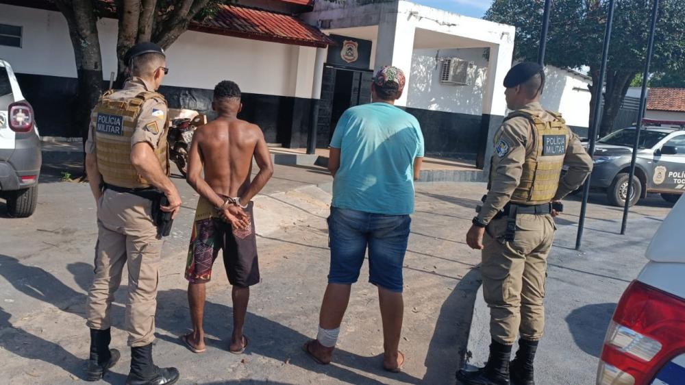 Suspeitos foram encaminhados a delegacia da Polícia Civil em Araguatins – Foto: Divulgação / PMTO