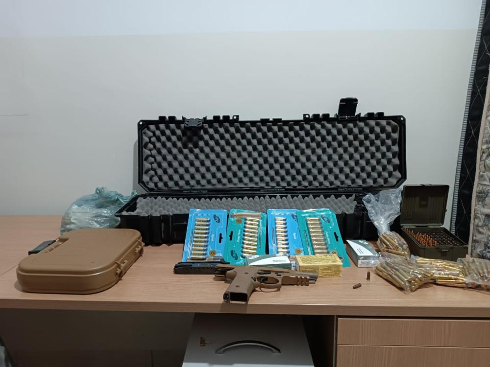 Arma de fogo e munições apreendidas pela Polícia Civil em Gurupi – Foto: Divulgação / SSPTO 