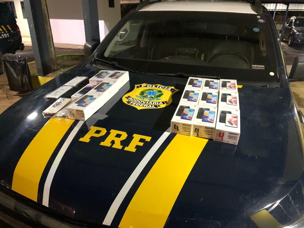 Os aparelhos foram localizados dentro de uma caixa no compartimento de bagagens do ônibus e tinha como destino a cidade de Teresina – PI – Foto: Divulgação / SRPRF
