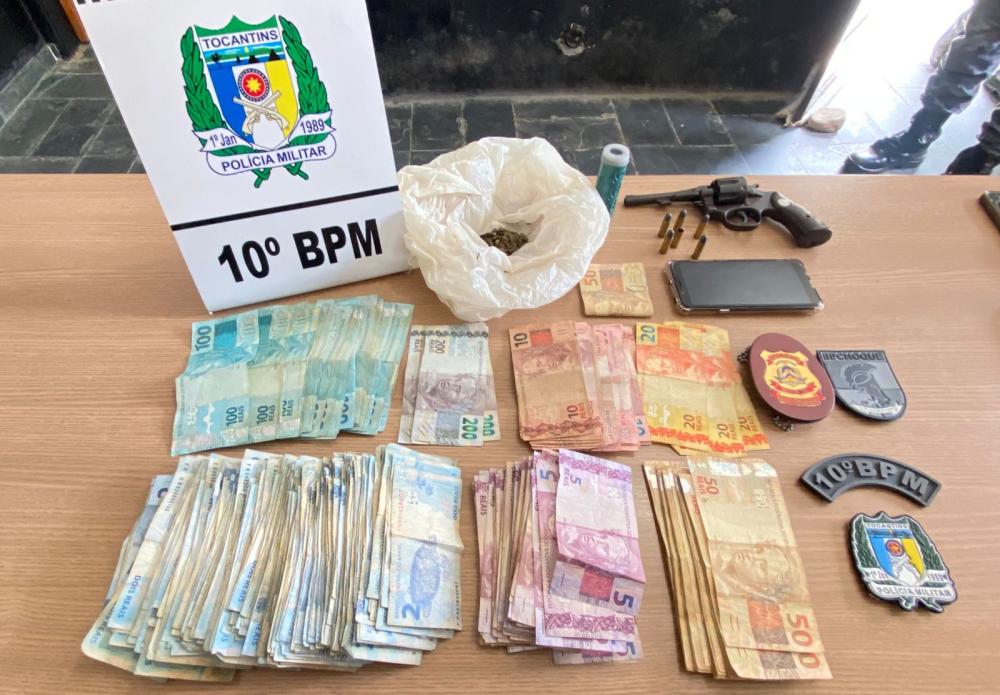 Dinheiro, arma e outros itens apreendidos em Arraias — Foto: Divulgação/Polícia Civil