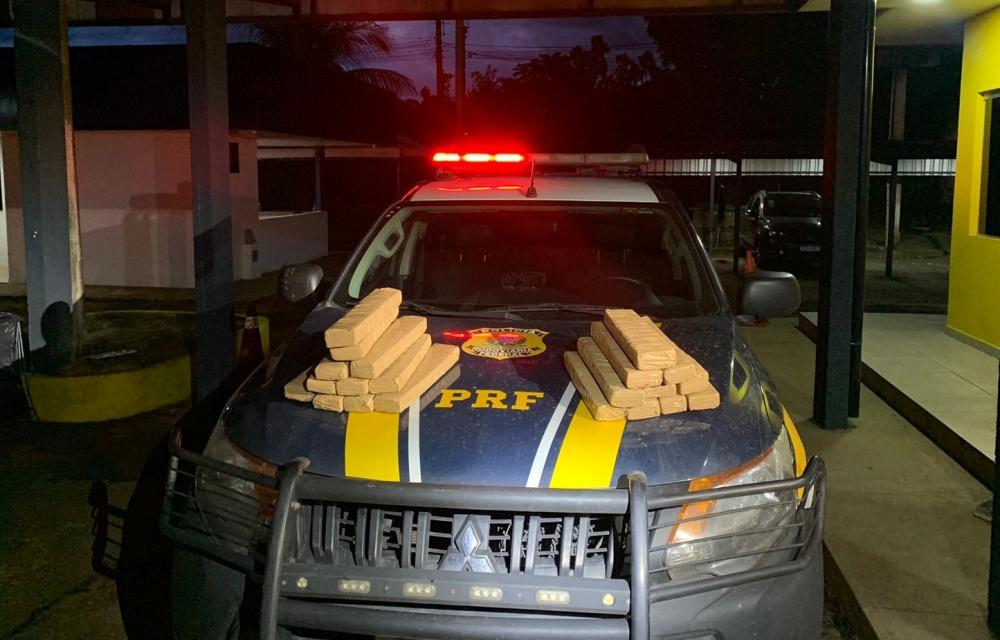 Polícia Rodoviária Federal apreende adolescente transportando maconha dentro de ônibus na BR-153 — Foto: Divulgação/PRF