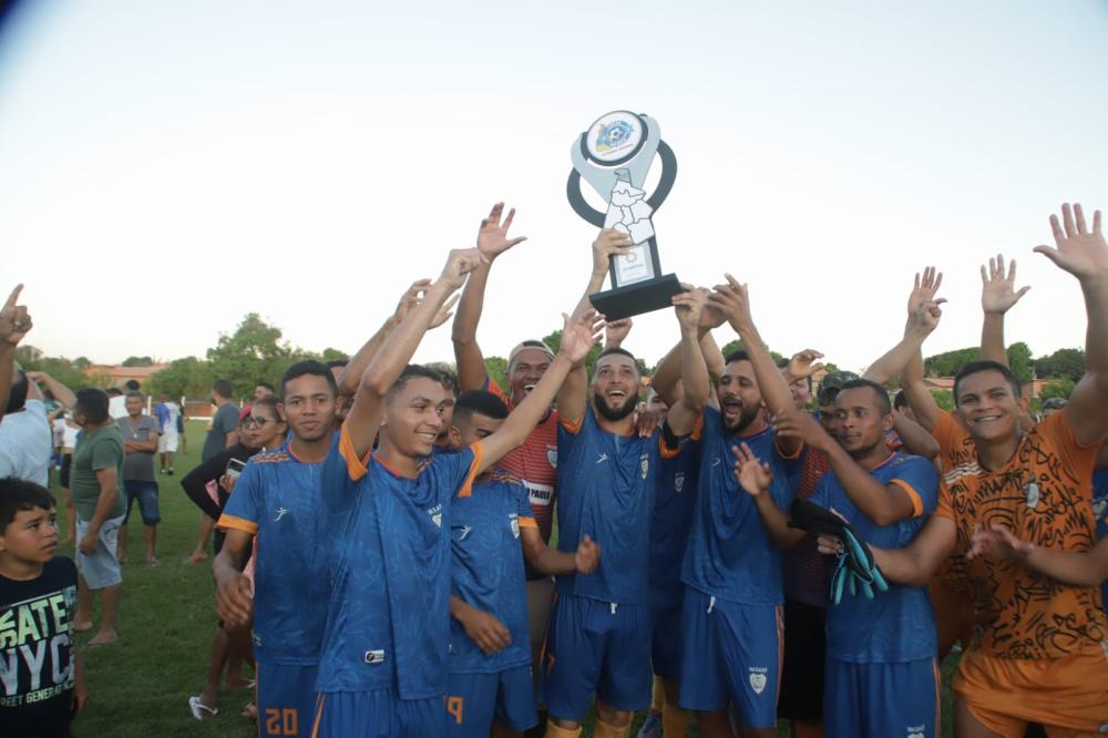 Além do troféu de vice-campeão, time de Nazaré, também garantiu uma premiação de R$ 3 mil e uma das vagas para a fase estadual – Foto: Emerson Silva / Governo do Tocantins