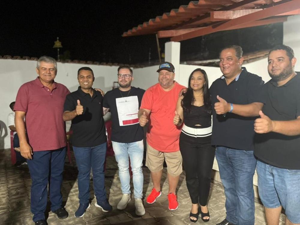 Ao lado de parlamentares tocantinenses, da prefeita Camila Resplandes e do Senador Eduardo Gomes, Moisemar destacou a importância do evento para o municipio - Foto: Divulgação/Assessoria