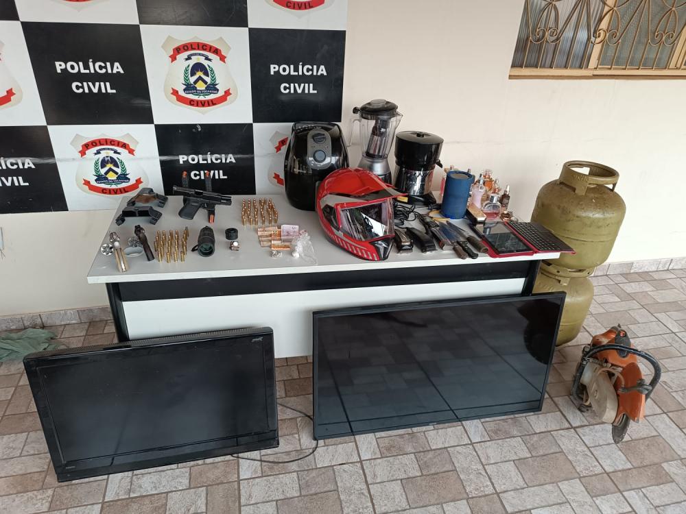 TVs, eletrodomésticos, perfumes, dentre outros objetos furtados, foram recuperados durante a ação policial –– Foto: Divulgação / SSPTO