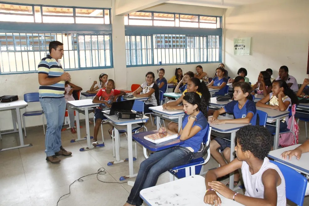 Professor da rede estadual do Tocantins em sala de aula — Foto: Elias Oliveira / Governo do Tocantins