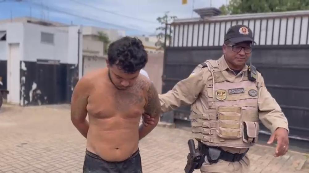 Lucas Gabriel Fernandes Soares, 25 anos, possui uma extensa ficha criminal e foi preso na tarde desta quarta-feira, 14, no Setor Costa Esmeralda, em Araguaína – Foto: Reprodução / Agência Tocantins