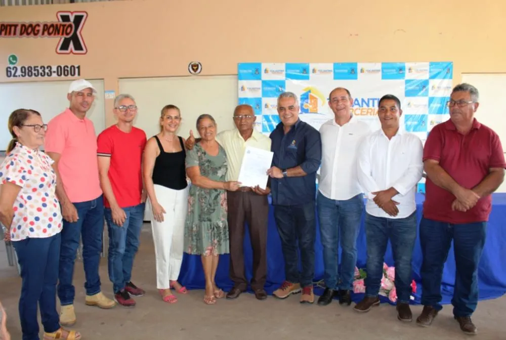 Moradores do Loteamento Cruzaltina comemoram título de propriedades após 40 anos de espera. - Foto: Adrielly Cavalini/Governo do Tocantins