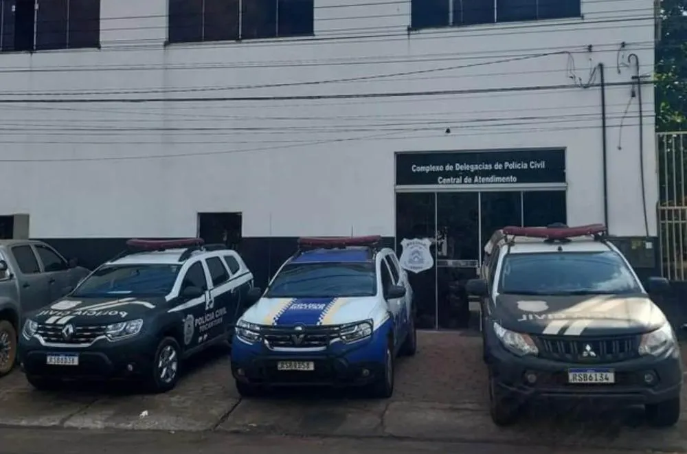 Após ser preso, o suspeito foi apresentado na 11ª CAPC de Porto Nacional – Foto: Reprodução / Agência Tocantins