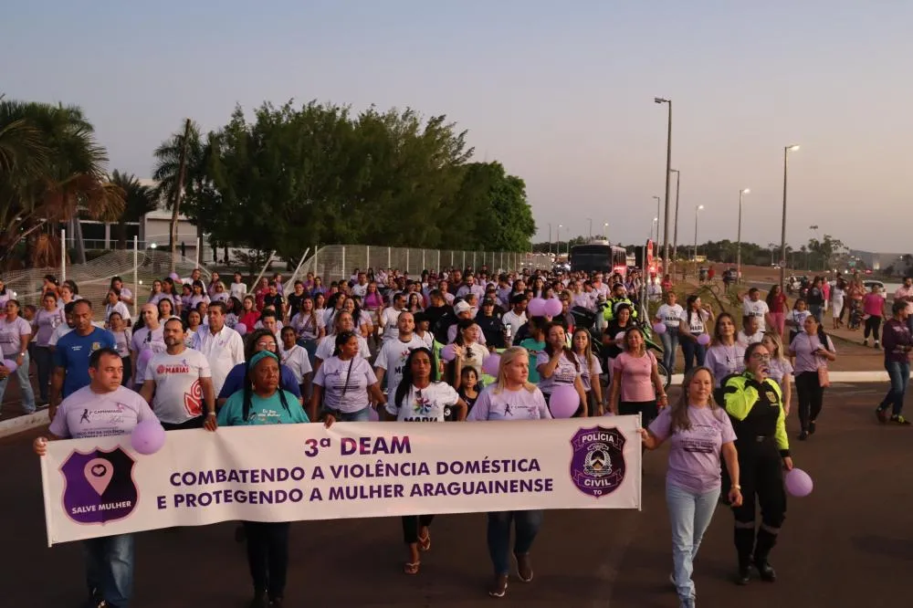 Caminhada reuniu centenas de participantes, incluindo mulheres, representantes das forças policiais, membros da comunidade e apoiadores da causa - Foto: Larissa Mendes / Governo do Tocantins 