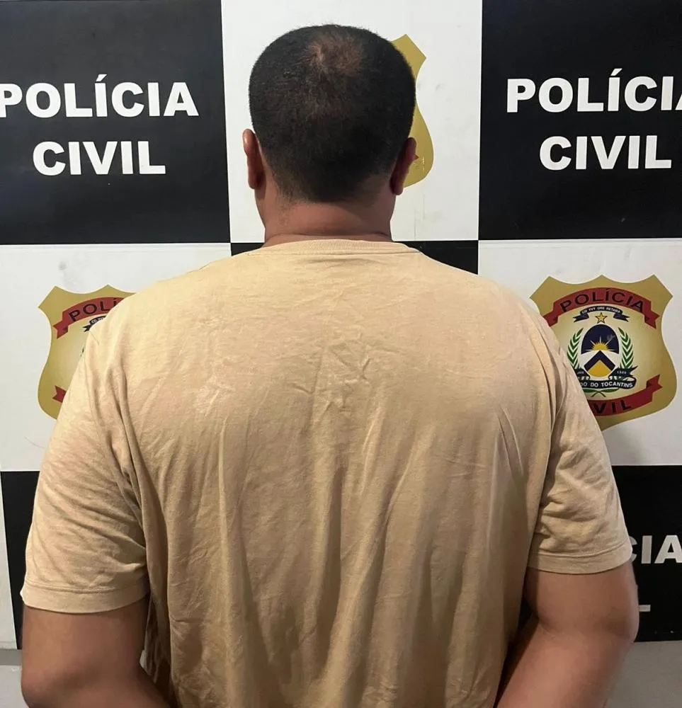 Homem foi preso em flagrante após imagens de pornografia infantil serem localziadas em seu telefone celular. - Foto: DICOM SSP TO