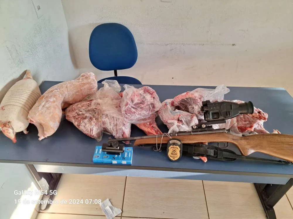 Vários quilos de carne de tatu, paca, veado e pássaros, prontas para o consumo, foram apreendidos - Foto: Divulgação PCTO