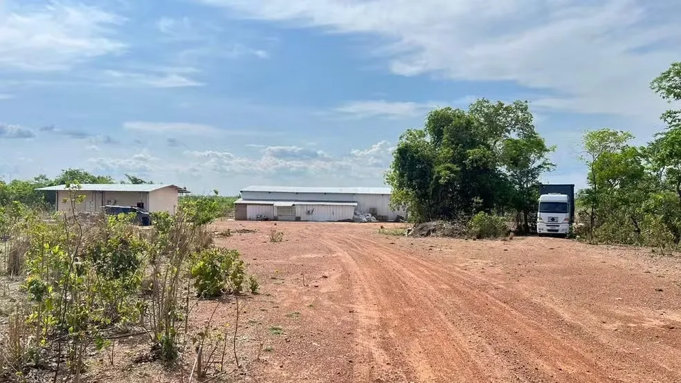 Galpão encontrado na zona rural de Dianópolis — Foto: Divulgação / PMTO