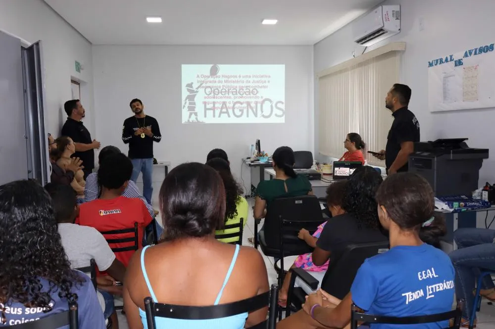 A equipe também realizou uma roda de conversa no CREAS, levando informações para crianças e adolescentes vulneráveis - Foto: Vania Machado/Governo do Tocantins