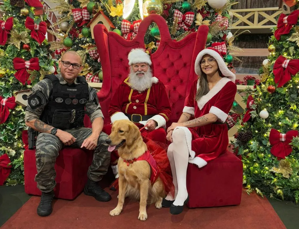 Núcleo de Operações com Cães da Polícia Penal realiza ação Cão Noel com a K9 Zoe no Shopping Capim Dourado