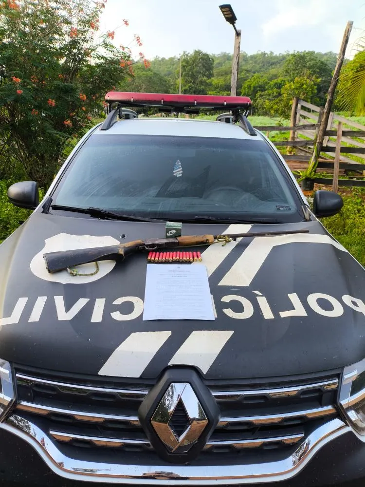 Polícia apreendeu uma espingarda calibre 36 de fabricação caseira, além de 15 munições do mesmo calibre - Foto: Divulgação SSP/TO 