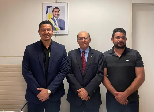 Prefeito eleito de Combinado, Dione do Pastel, Deputado Lázaro Botelho e Vereador Sérgio José Rezende – Foto: Divulgação / Assessoria 