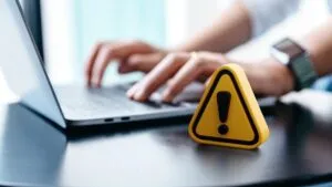 O material apreendido possibilitará o aprofundamento das investigações no sentido de identificar outras vítimas e envolvidos - Foto: Imagem ilustrativa/Divulgação Web